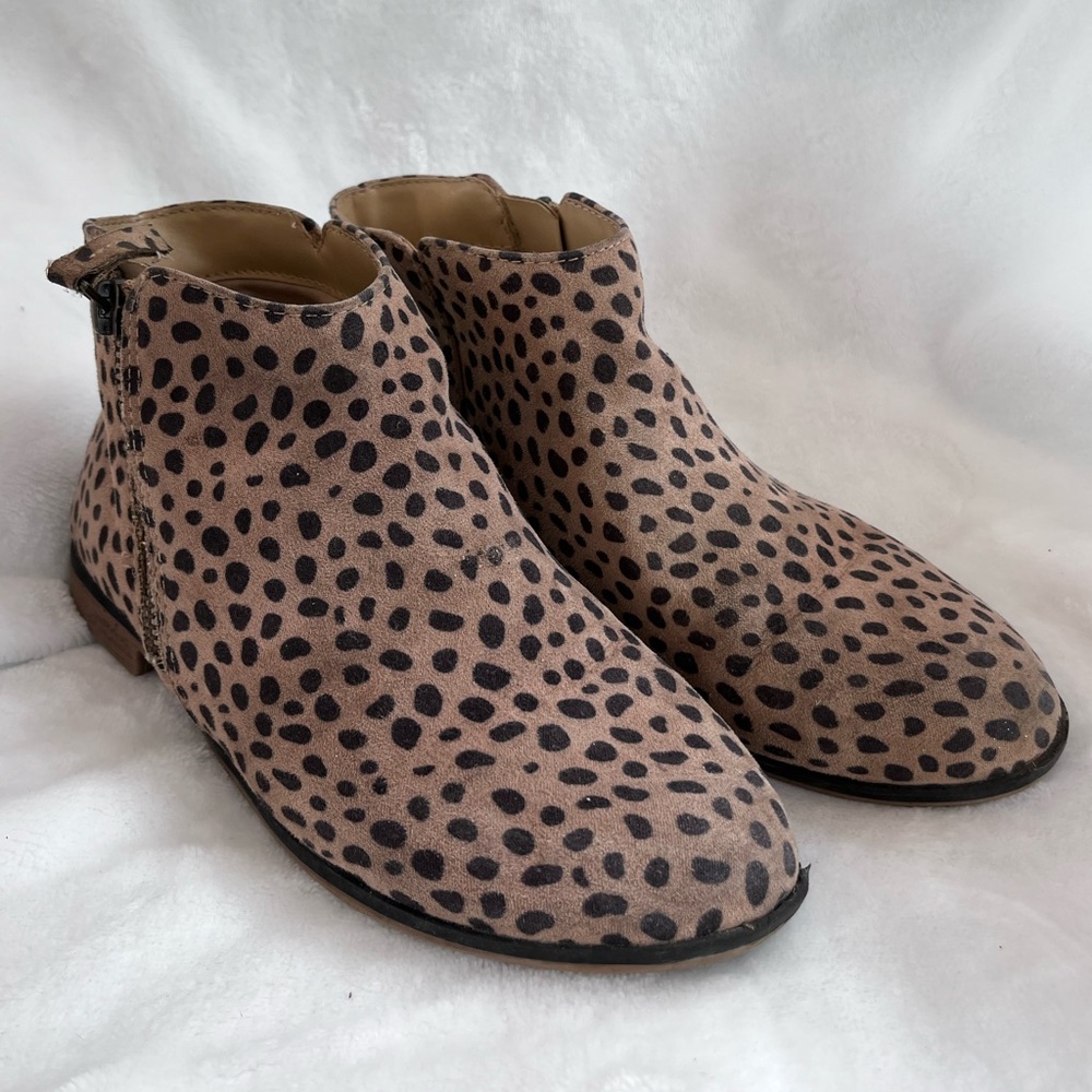 Little Girls cheetah / leopard low booties • Size 2